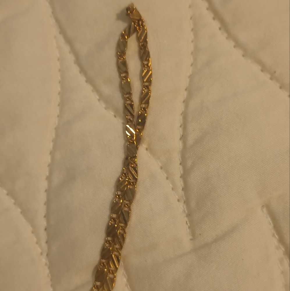 Elegant Gold-Tone necklace
